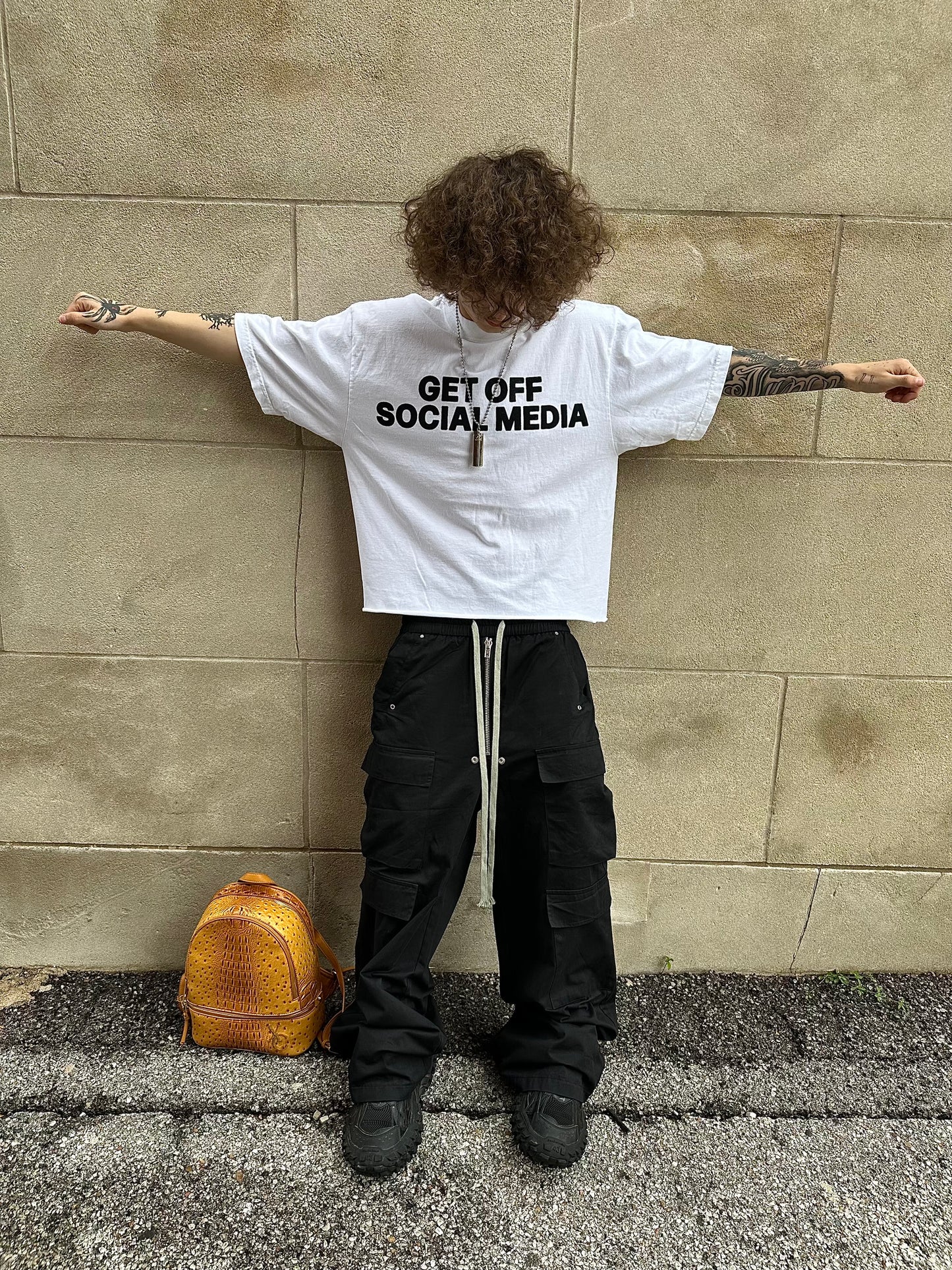 BLACKOUT OVERSIZED TEE