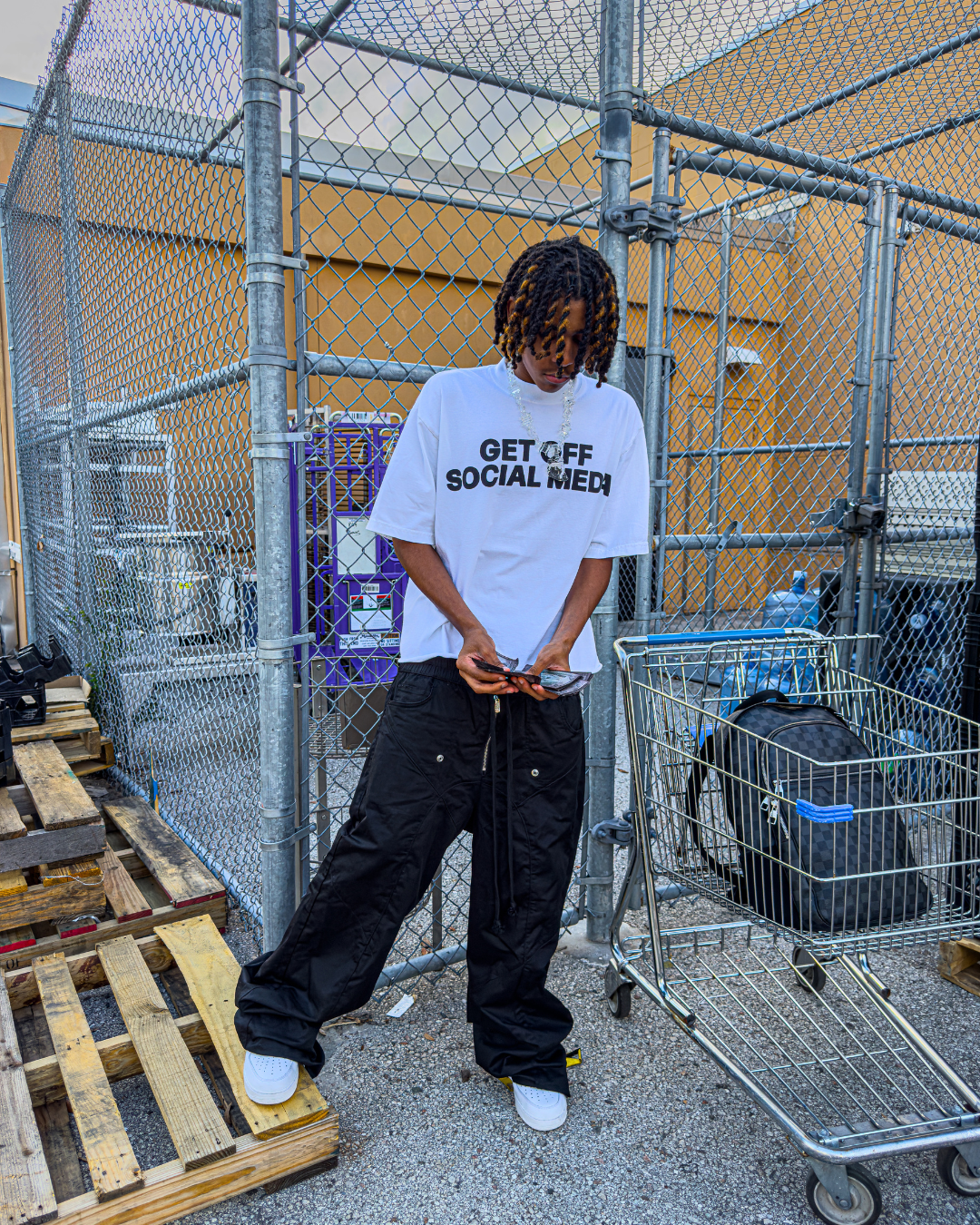 BLACKOUT OVERSIZED TEE