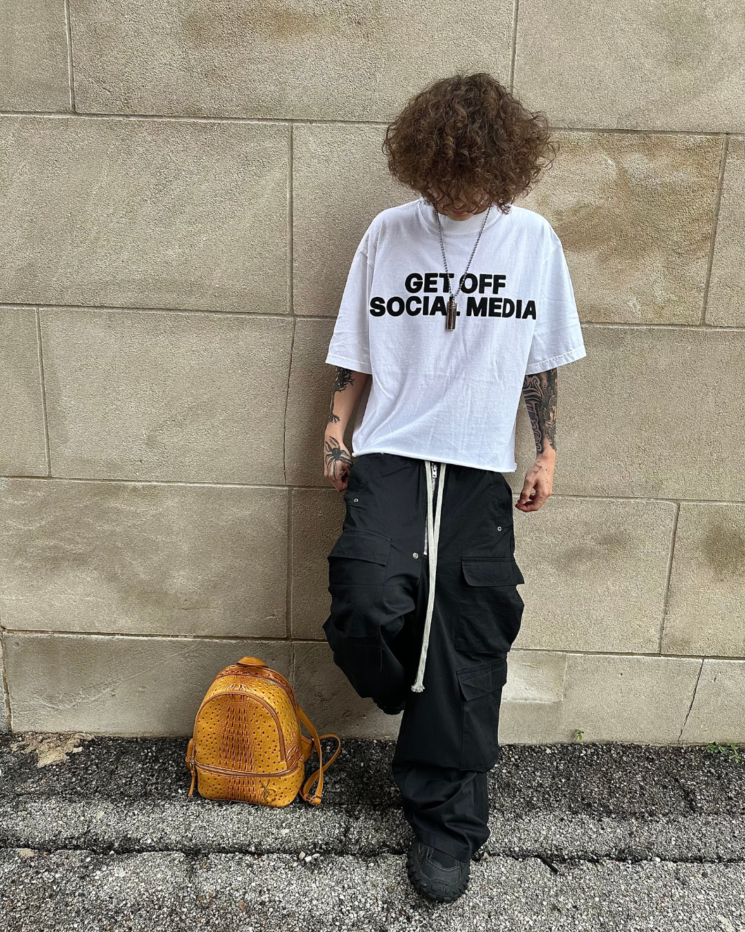 BLACKOUT OVERSIZED TEE